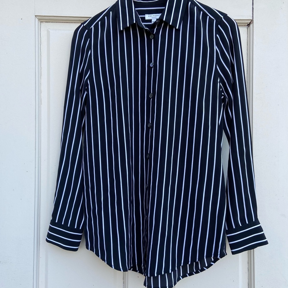 EQUIPMENT BUTTON DOWN BLOUSE 🦋🦋 - Picture 2 of 7